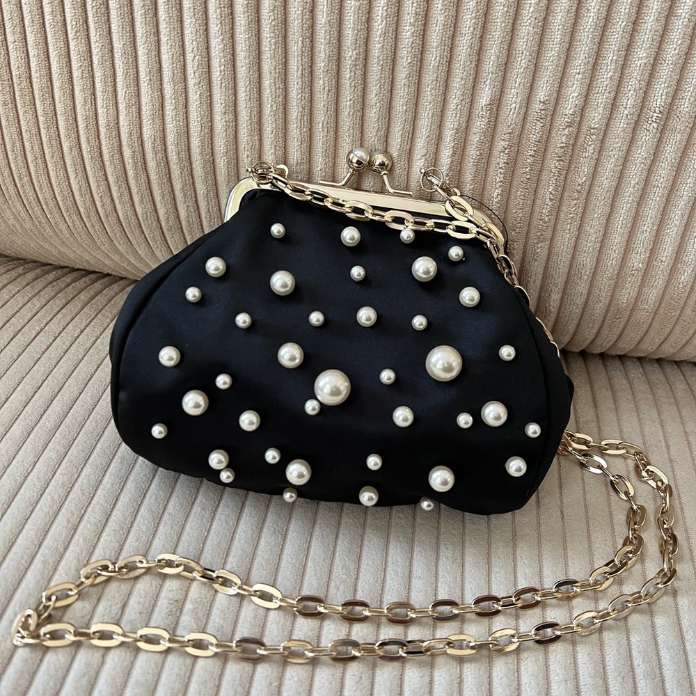 NEW WITH TAG!! White House Black Market Satin Pearl Clutch in Black